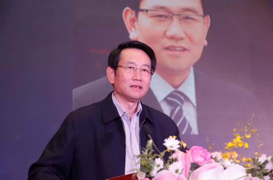 纳斯达克论坛-今天这里有场“联姻”活动，看他们可对上眼了？(4)