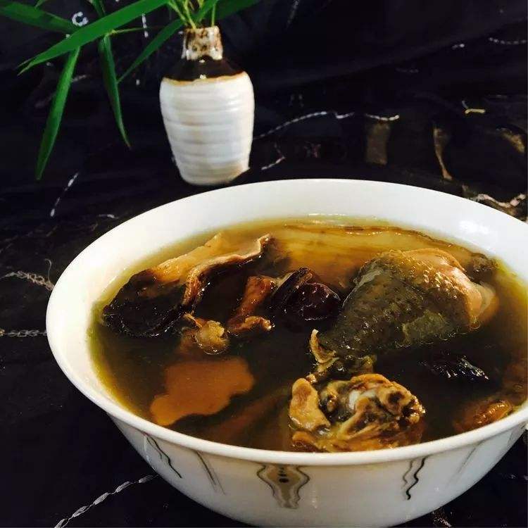虎掌菌炖鸡.jpg