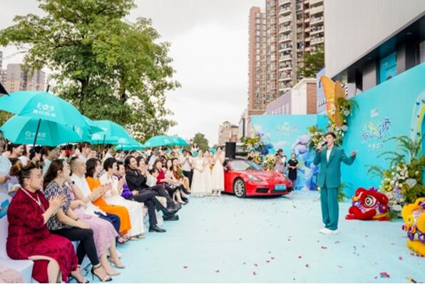 股票论坛大厅-春光璀璨，双店齐开：歌手安迪助阵千美臣七星级盛典(3)