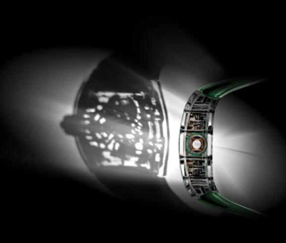 股票论坛大厅-以光为刃破界！RICHARD MILLE 理查米尔RM 75-01 蓝宝石腕表重塑视觉美学(15)