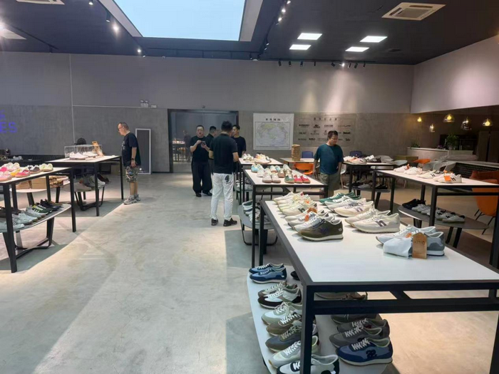 股票论坛大厅-VIZ:当 “种树” 遇上 “穿鞋”，你的日常选择可能藏着森林保护的双面性(5)