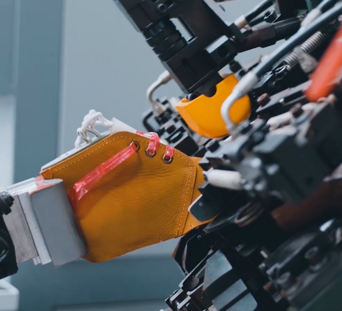 股票论坛大厅-0 胶鞋破局传统鞋业:无胶工艺掀起产业绿色革命(5)