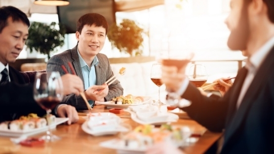 股票论坛大厅-客服秒回还是拖延？5大外汇平台实测(1)