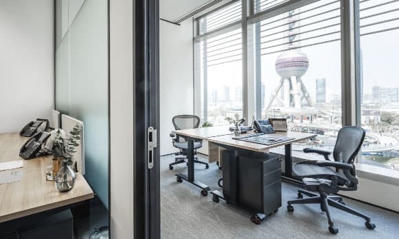 股票论坛大厅-为什么越来越多企业选择在浦东租办公室？陆家嘴CBD的五大不可替代优势曝光(3)