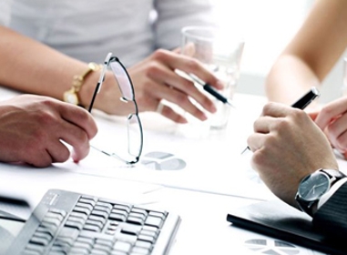 股市新闻-易鑫车贷母公司拟11月16日上市 募资68亿港元(3)